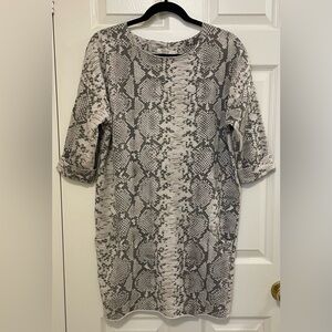 Wi & Co Snake Print Dress with pockets! Made in Italy. 95% Cotton 5% Elastane